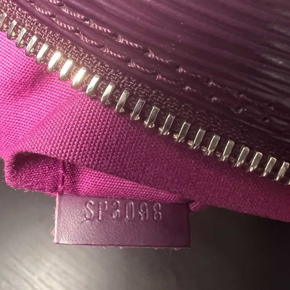 Louis Vuitton Speedy 25 Epi Leather - Picture 10 of 13